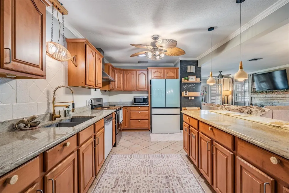 302 WHITCOMB BOULEVARD Tarpon Springs, FL 34689