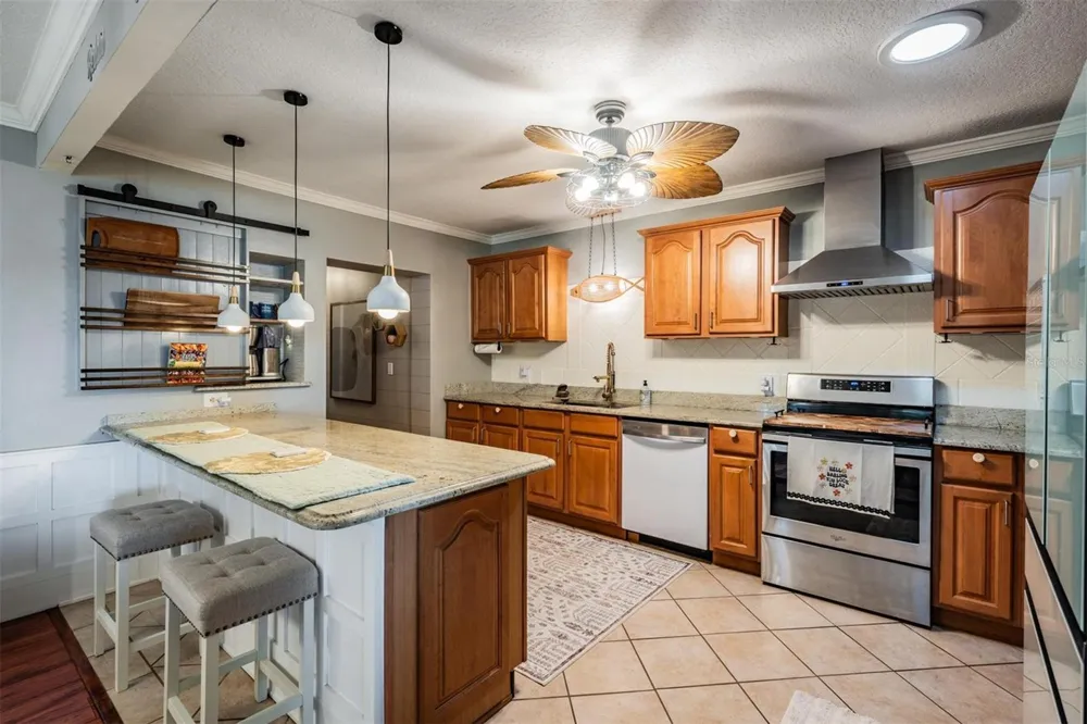 302 WHITCOMB BOULEVARD Tarpon Springs, FL 34689