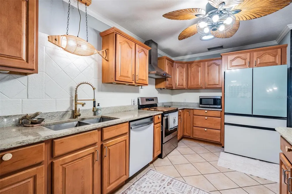 302 WHITCOMB BOULEVARD Tarpon Springs, FL 34689