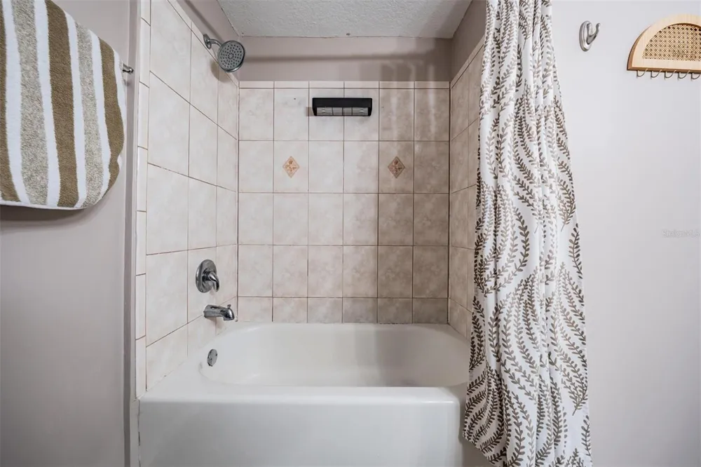 302 WHITCOMB BOULEVARD Tarpon Springs, FL 34689