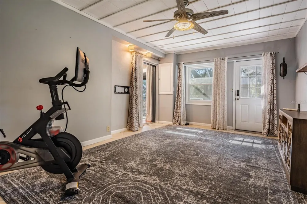 302 WHITCOMB BOULEVARD Tarpon Springs, FL 34689