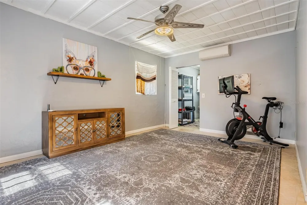 302 WHITCOMB BOULEVARD Tarpon Springs, FL 34689