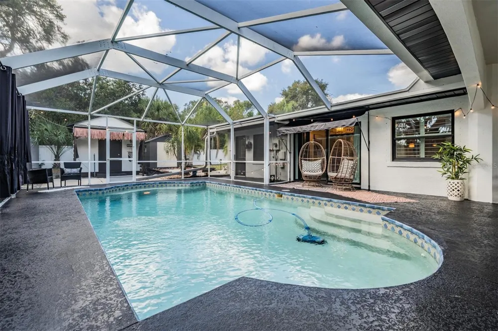 302 WHITCOMB BOULEVARD Tarpon Springs, FL 34689