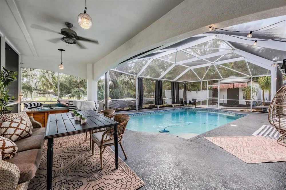 302 WHITCOMB BOULEVARD Tarpon Springs, FL 34689
