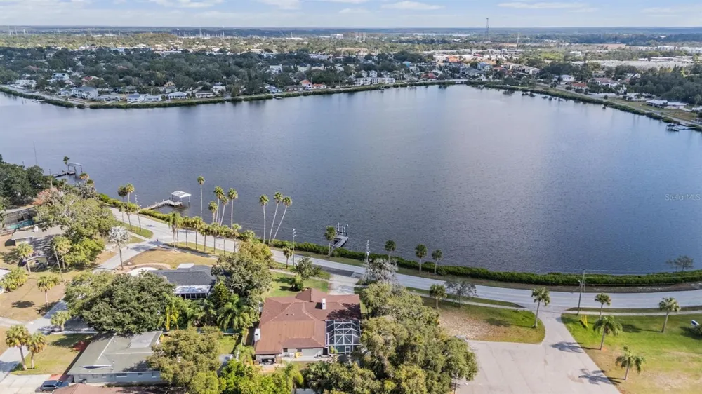 302 WHITCOMB BOULEVARD Tarpon Springs, FL 34689