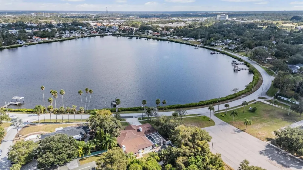 302 WHITCOMB BOULEVARD Tarpon Springs, FL 34689