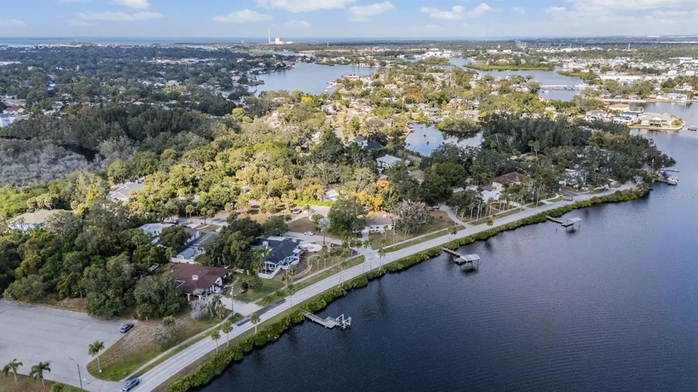 302 WHITCOMB BOULEVARD Tarpon Springs, FL 34689