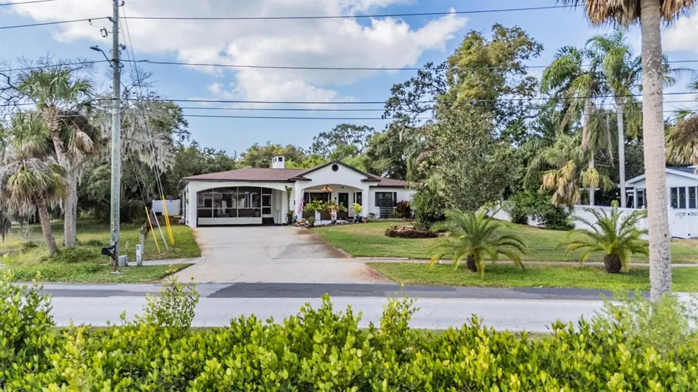 302 WHITCOMB BOULEVARD Tarpon Springs, FL 34689