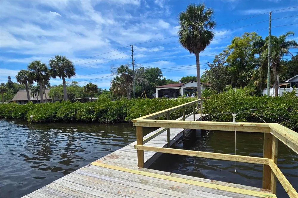 302 WHITCOMB BOULEVARD Tarpon Springs, FL 34689