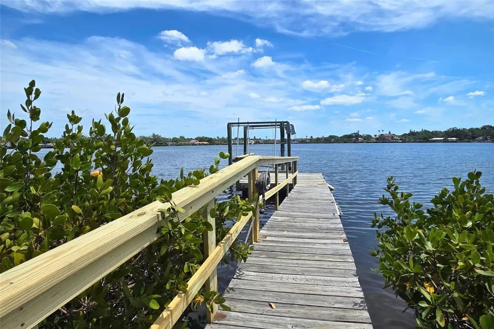 302 WHITCOMB BOULEVARD Tarpon Springs, FL 34689