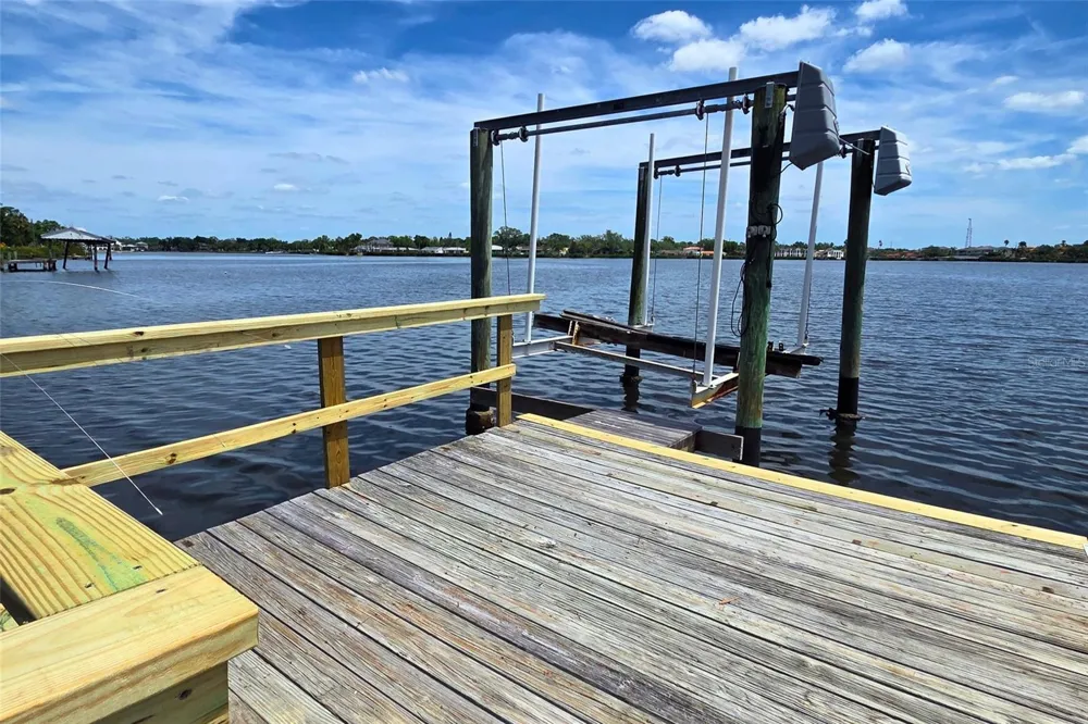 302 WHITCOMB BOULEVARD Tarpon Springs, FL 34689