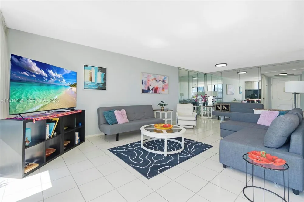 1000 Parkview Dr #518 Hallandale Beach, FL 33009