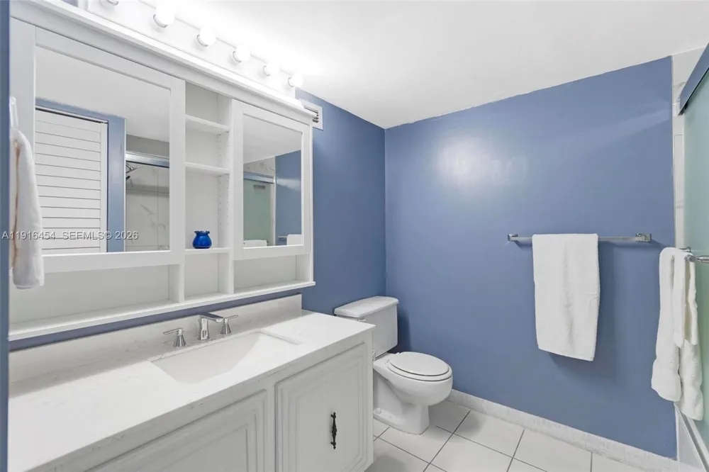1000 Parkview Dr #518 Hallandale Beach, FL 33009
