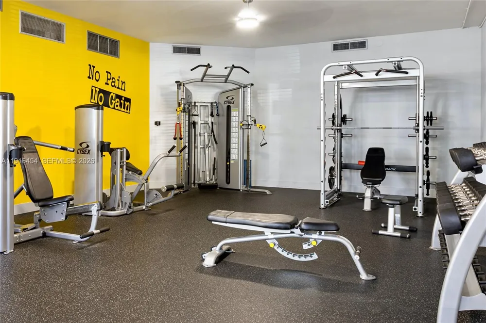 1000 Parkview Dr #518 Hallandale Beach, FL 33009