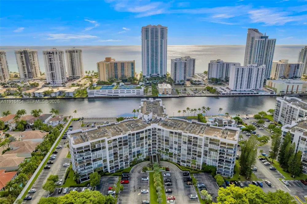 1000 Parkview Dr #518 Hallandale Beach, FL 33009