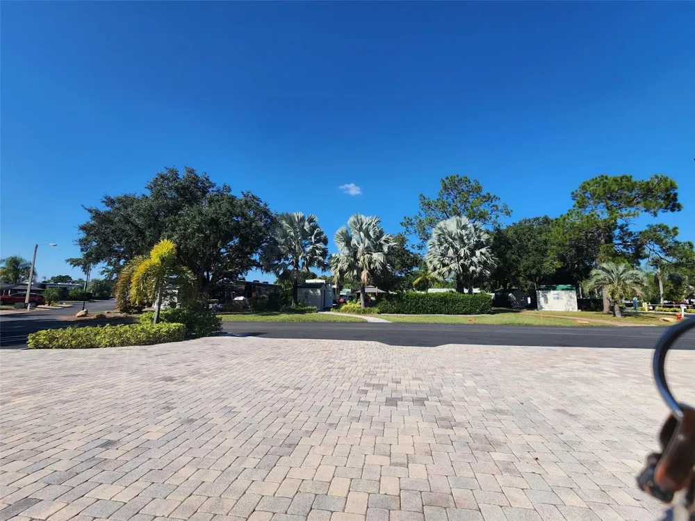 2418 LIMEWOOD AVENUE #302 Clermont, FL 34714