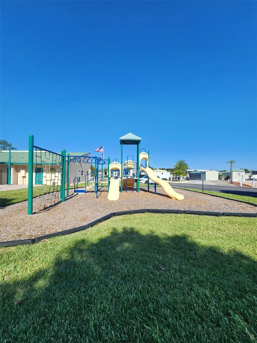 2418 LIMEWOOD AVENUE #302 Clermont, FL 34714