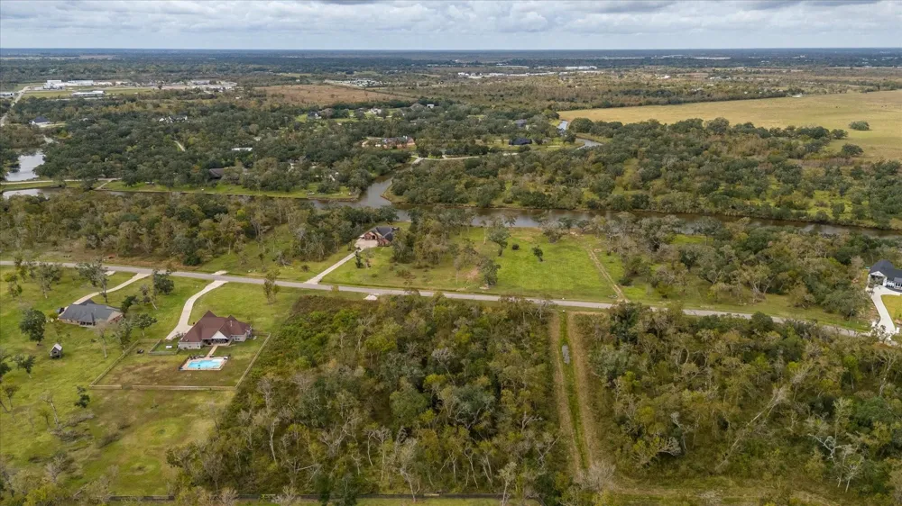 32003 Bayou Bend Richwood, TX 77515