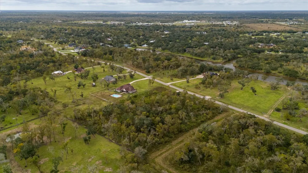 32003 Bayou Bend Richwood, TX 77515
