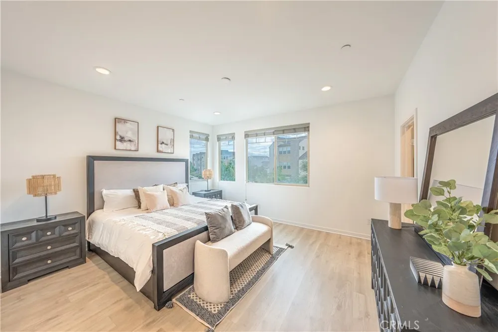 177 Frame Irvine, CA 92618