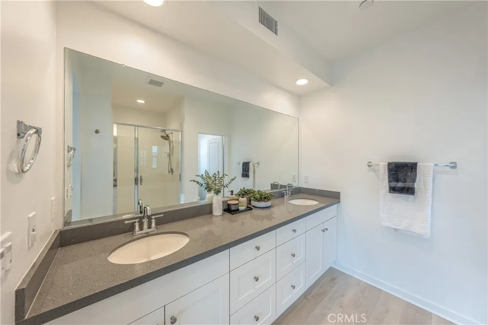 177 Frame Irvine, CA 92618
