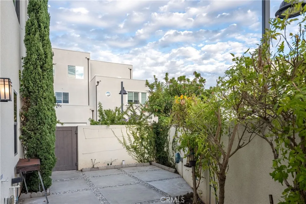 177 Frame Irvine, CA 92618