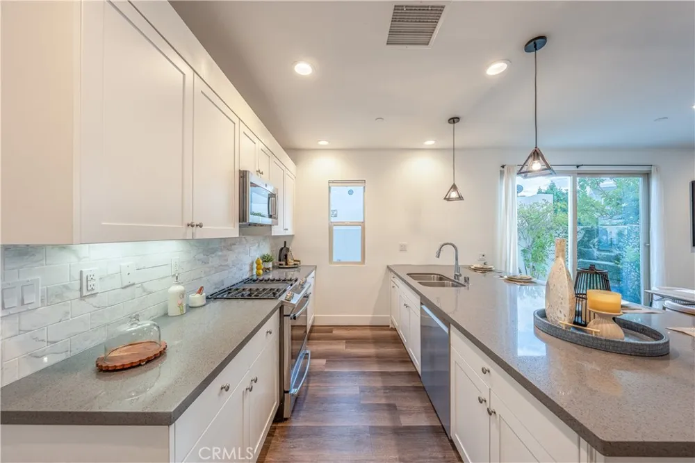 177 Frame Irvine, CA 92618