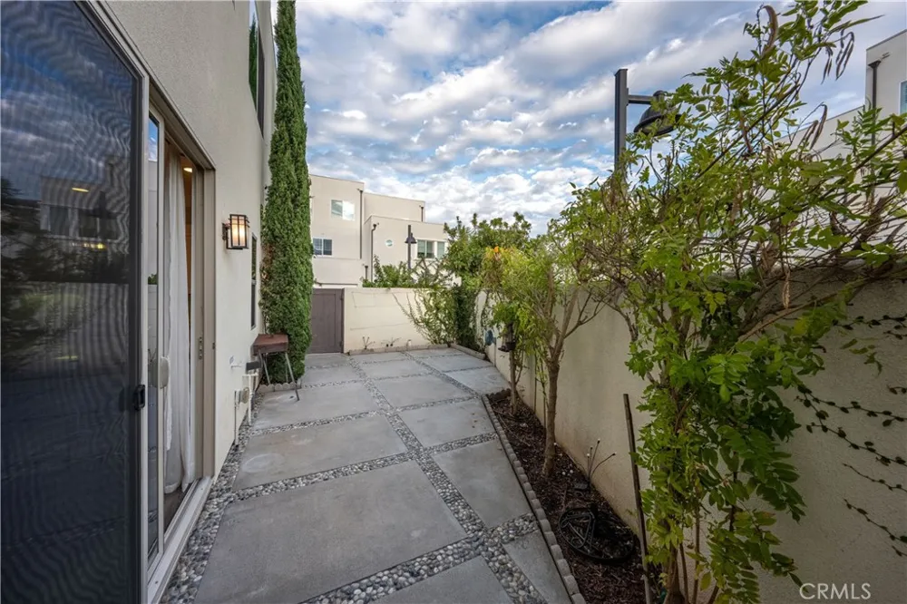 177 Frame Irvine, CA 92618