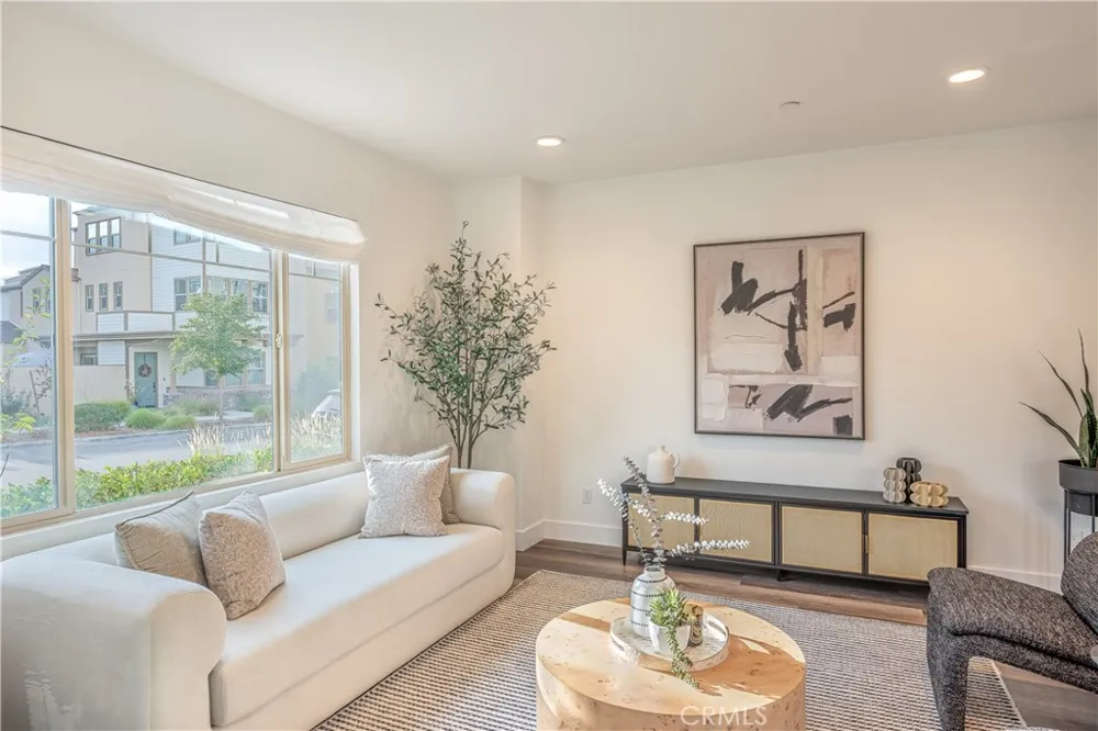 177 Frame Irvine, CA 92618
