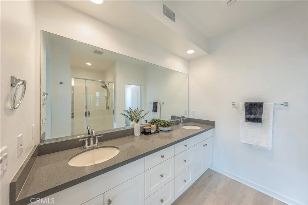 177 Frame Irvine, CA 92618