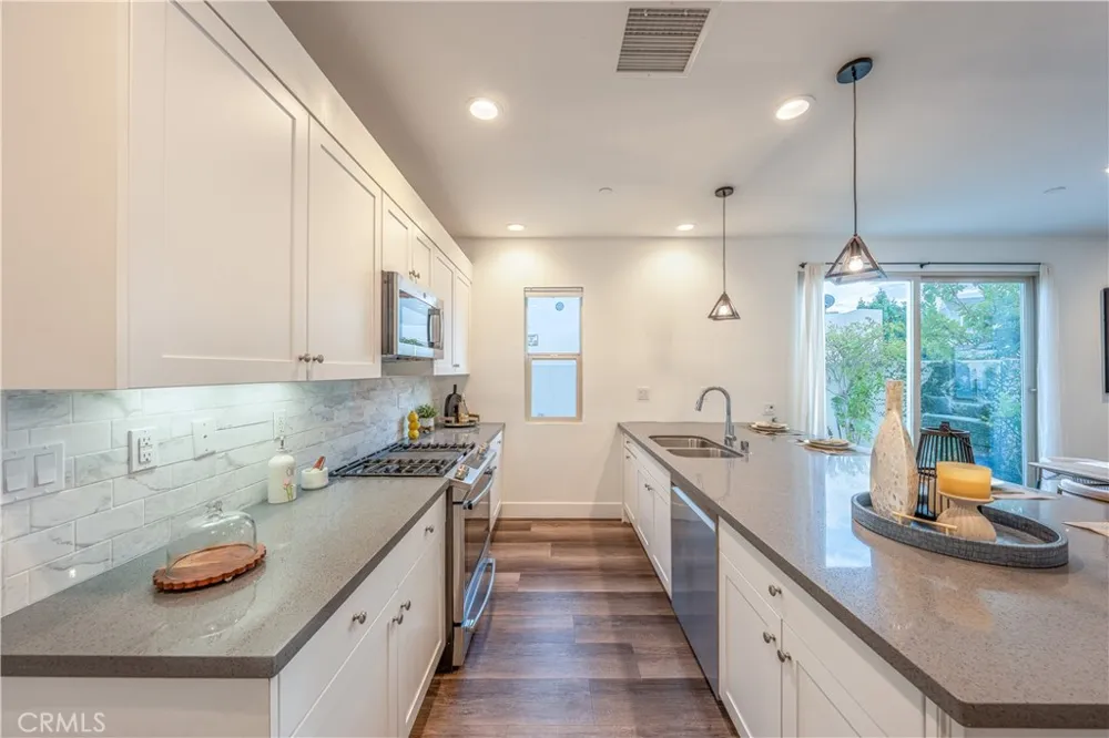 177 Frame Irvine, CA 92618