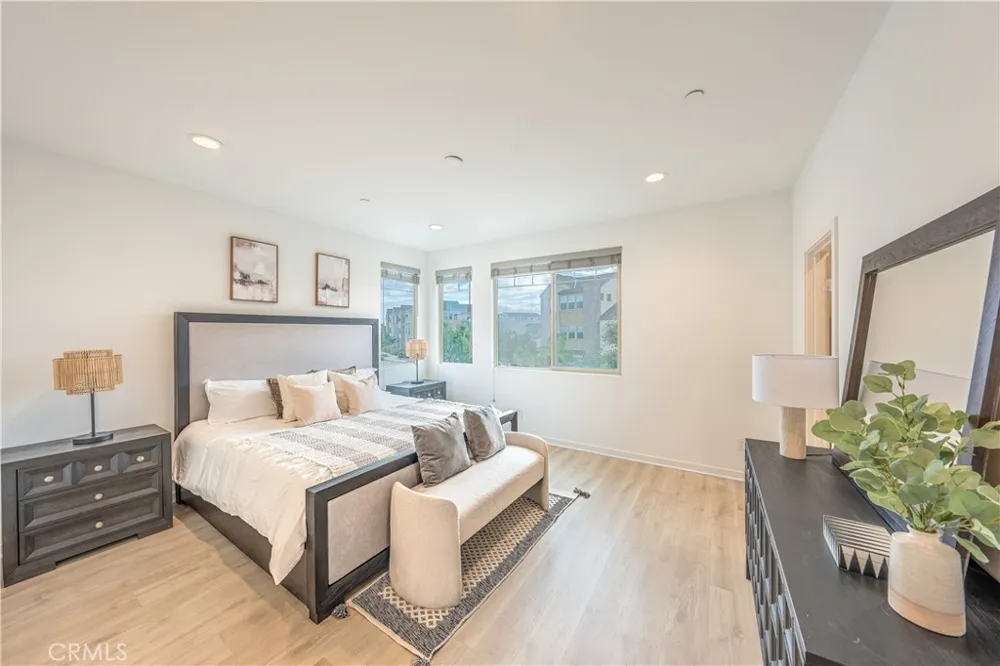177 Frame Irvine, CA 92618