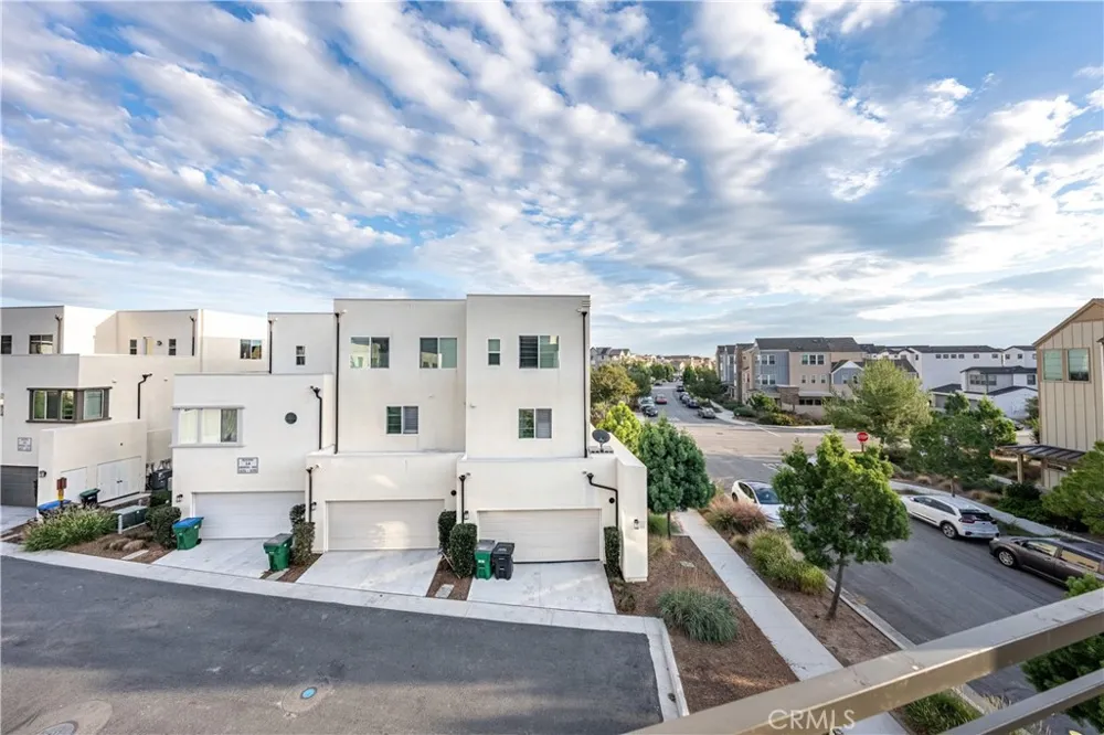 177 Frame Irvine, CA 92618