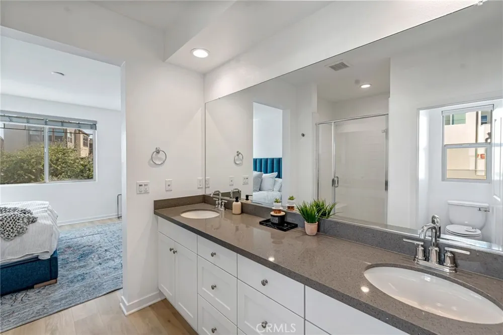 177 Frame Irvine, CA 92618