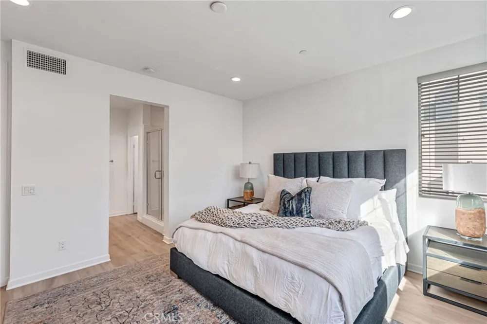 177 Frame Irvine, CA 92618