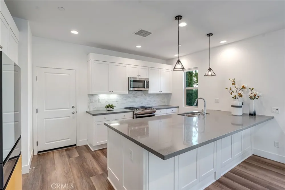 177 Frame Irvine, CA 92618