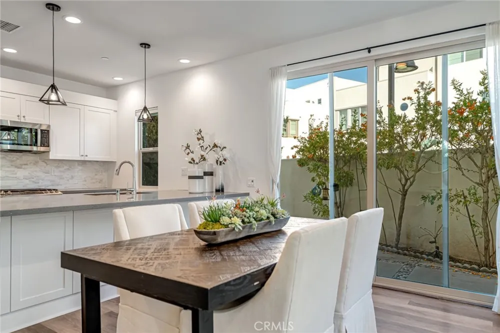 177 Frame Irvine, CA 92618