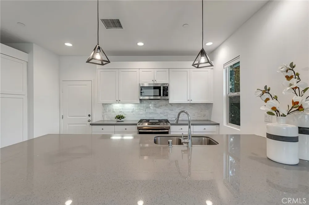 177 Frame Irvine, CA 92618