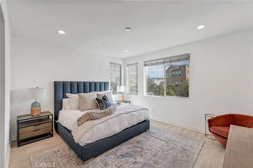 177 Frame Irvine, CA 92618