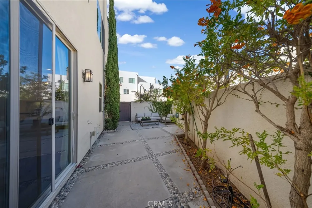 177 Frame Irvine, CA 92618