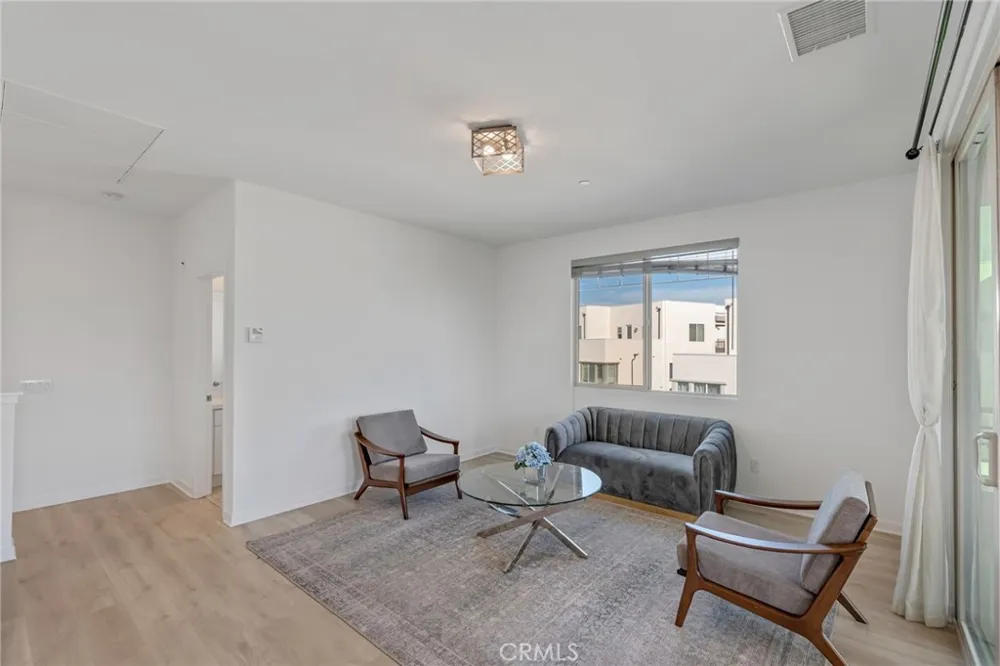 177 Frame Irvine, CA 92618