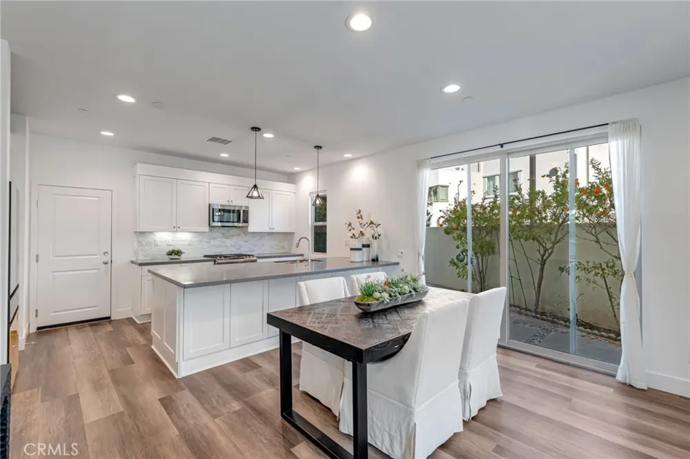 177 Frame Irvine, CA 92618
