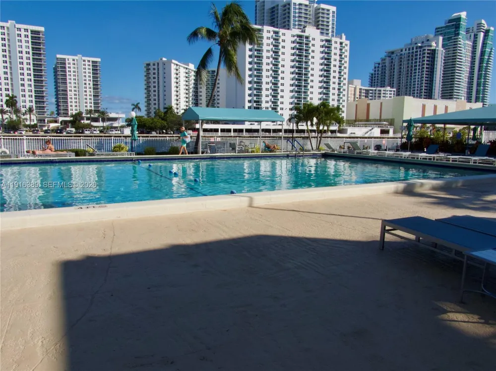 800 Parkview Dr #402 Hallandale Beach, FL 33009
