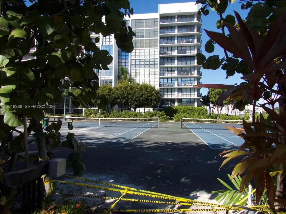 800 Parkview Dr #402 Hallandale Beach, FL 33009