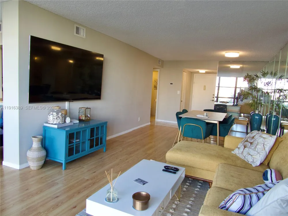 800 Parkview Dr #402 Hallandale Beach, FL 33009