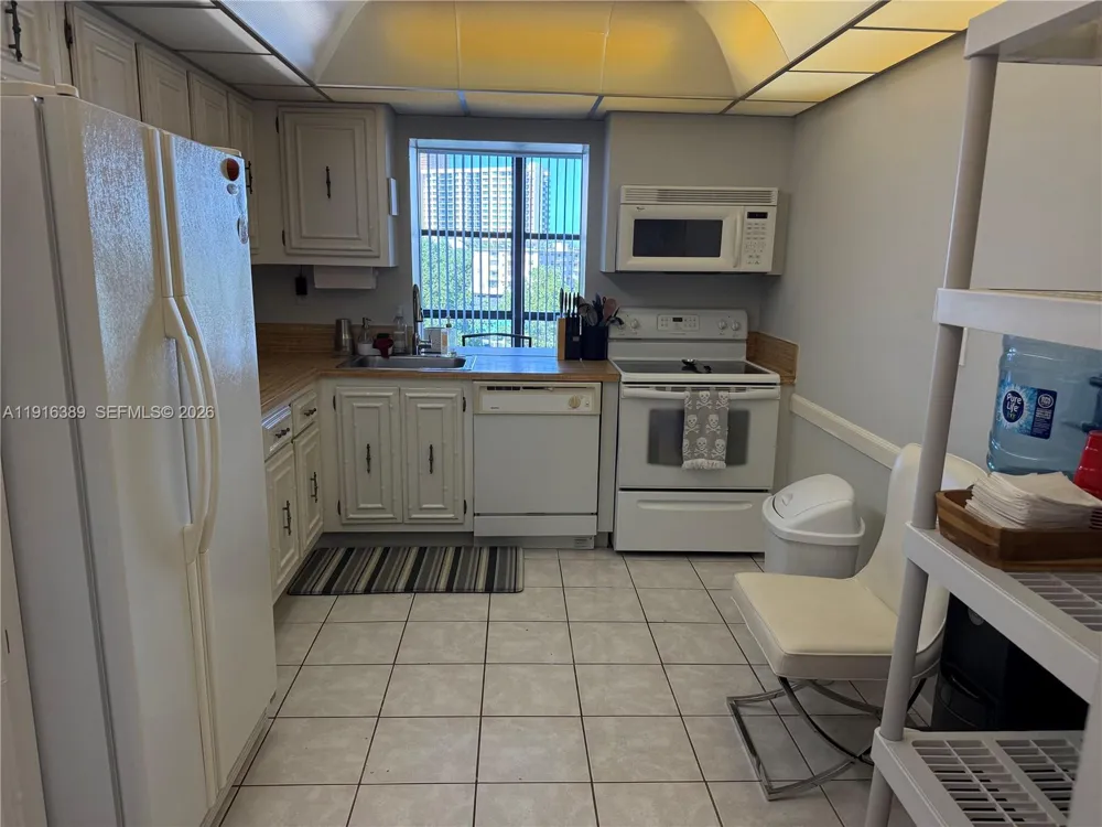 800 Parkview Dr #402 Hallandale Beach, FL 33009