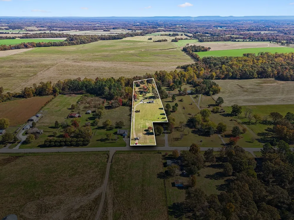 10849 Jim Cummings Hwy Bradyville, TN 37026