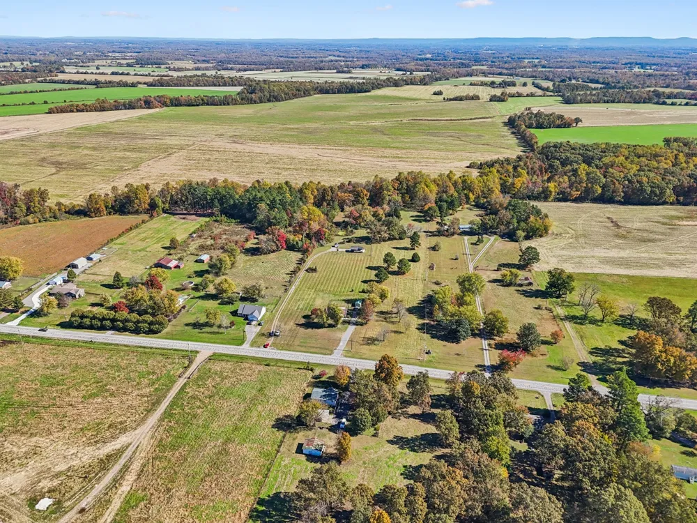 10849 Jim Cummings Hwy Bradyville, TN 37026