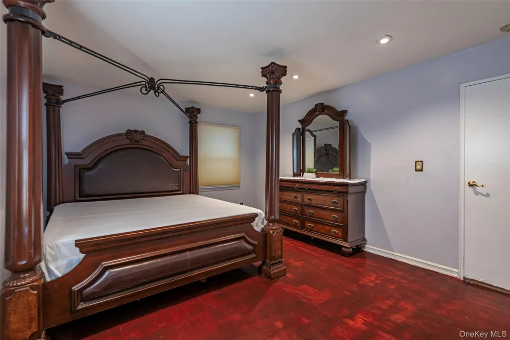 244-19 Grand Central Parkway Douglaston, NY 11362