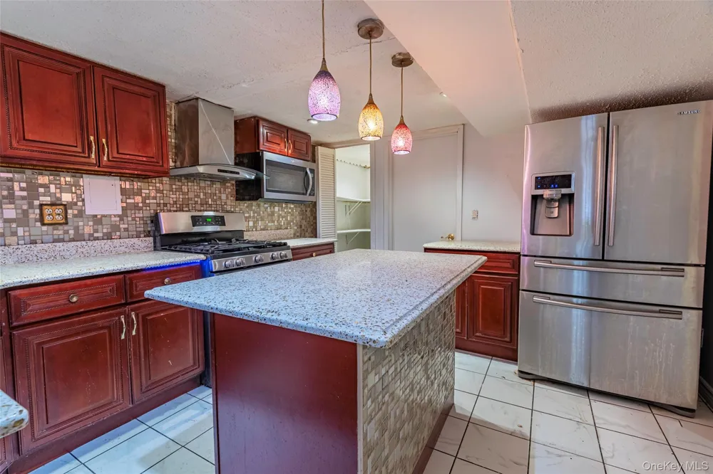 244-19 Grand Central Parkway Douglaston, NY 11362